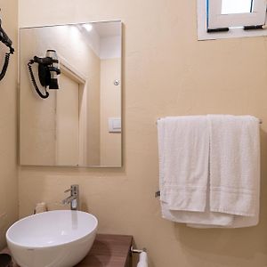 Camera tripla standard